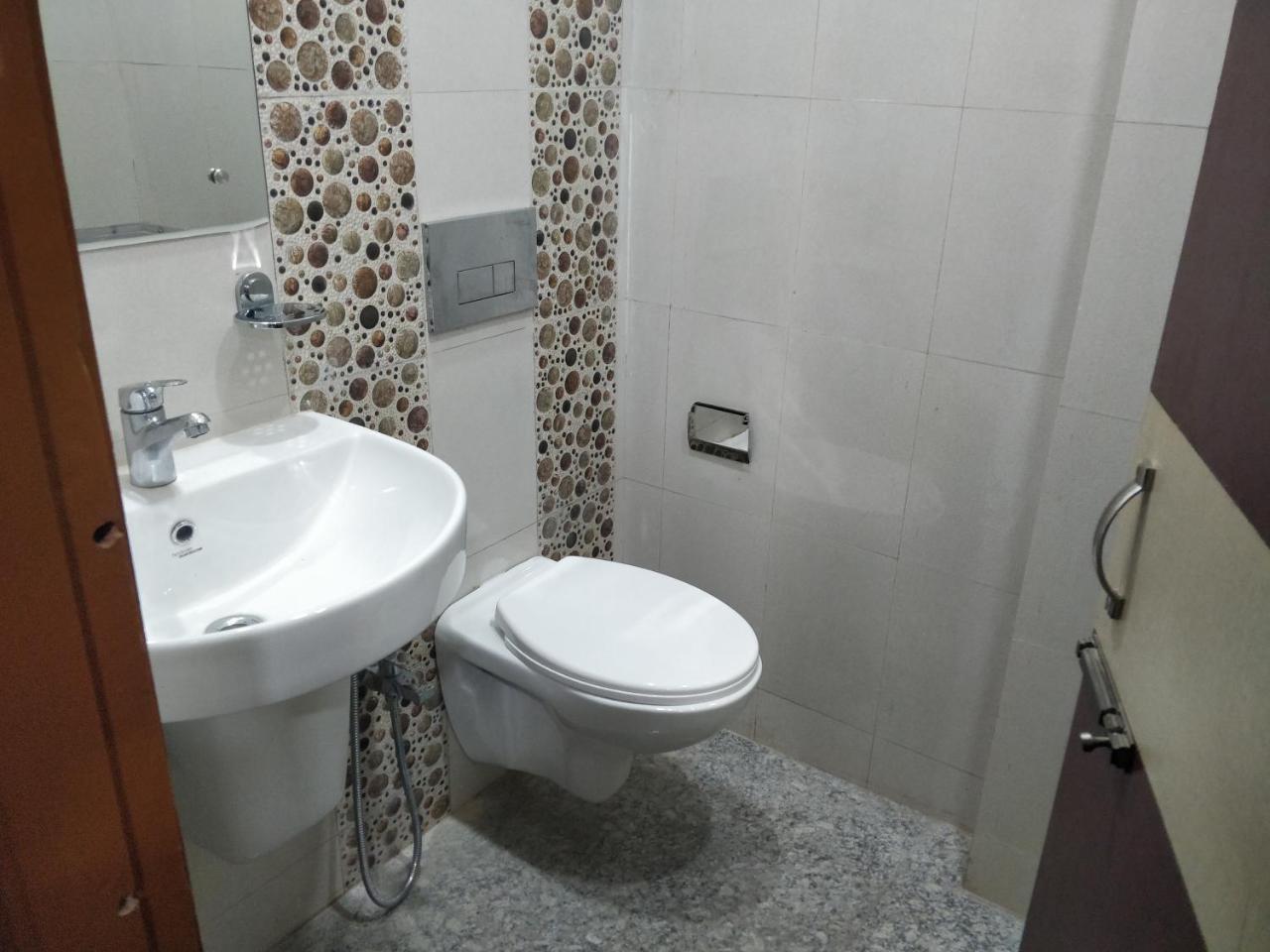 Oyo 16871 Anant Home Stay Σιλόνγκ Εξωτερικό φωτογραφία