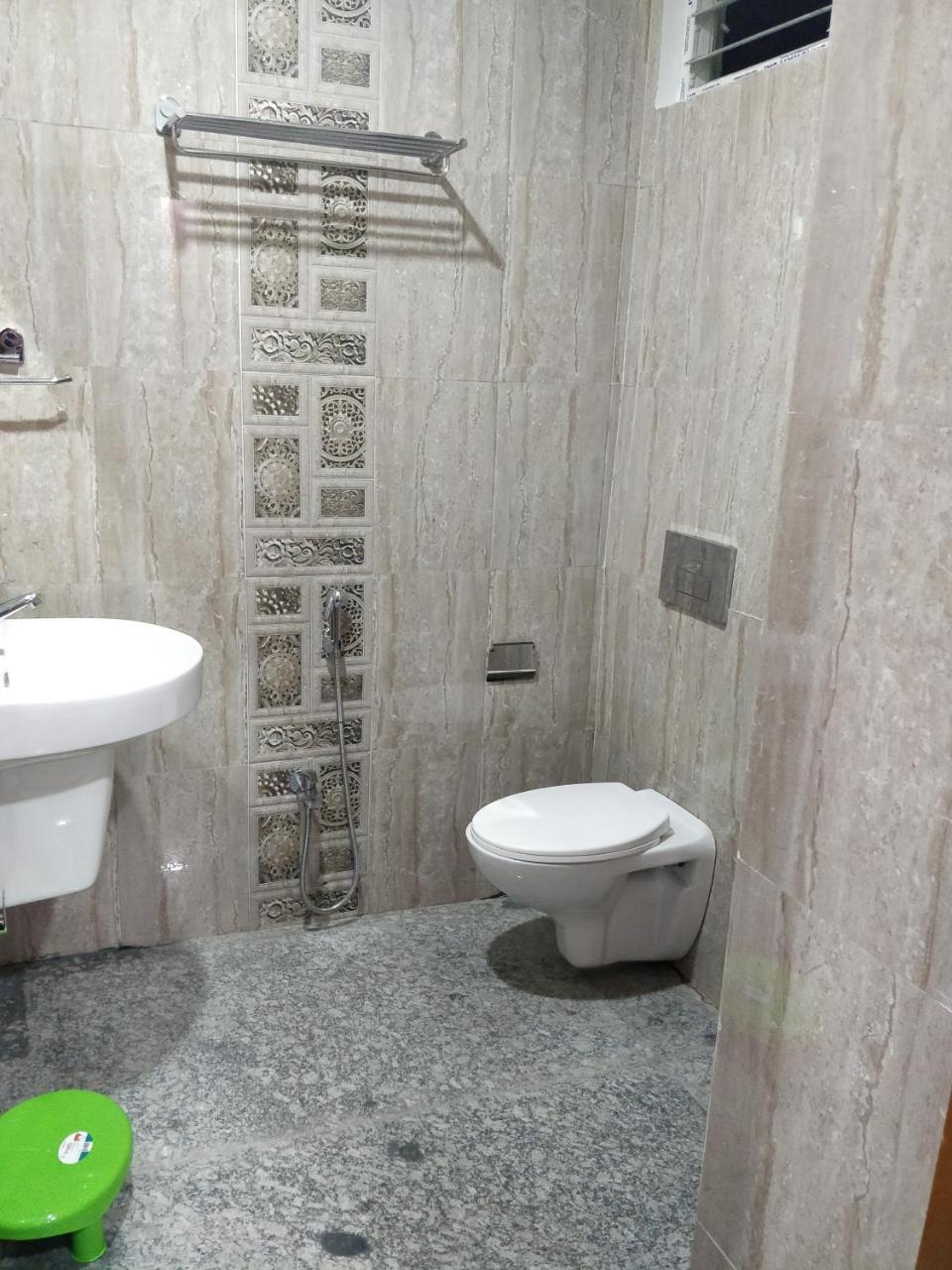 Oyo 16871 Anant Home Stay Σιλόνγκ Εξωτερικό φωτογραφία